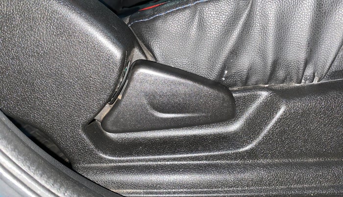 2021 Renault Kwid RXT 1.0 AMT (O), Petrol, Automatic, 38,413 km, Driver Side Adjustment Panel