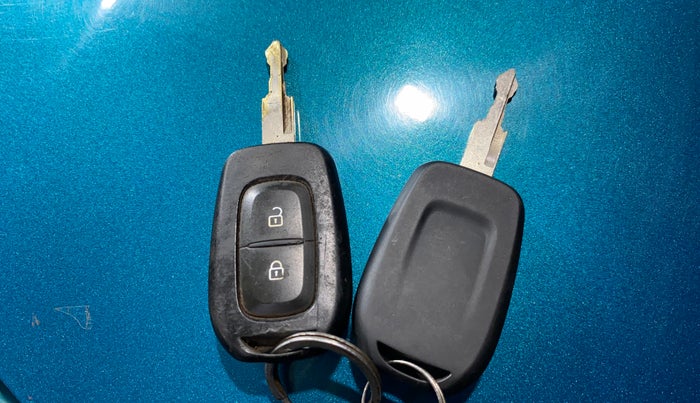 2021 Renault Kwid RXT 1.0 AMT (O), Petrol, Automatic, 38,413 km, Key Close Up