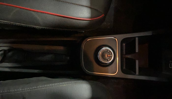 2021 Renault Kwid RXT 1.0 AMT (O), Petrol, Automatic, 38,413 km, Gear Lever