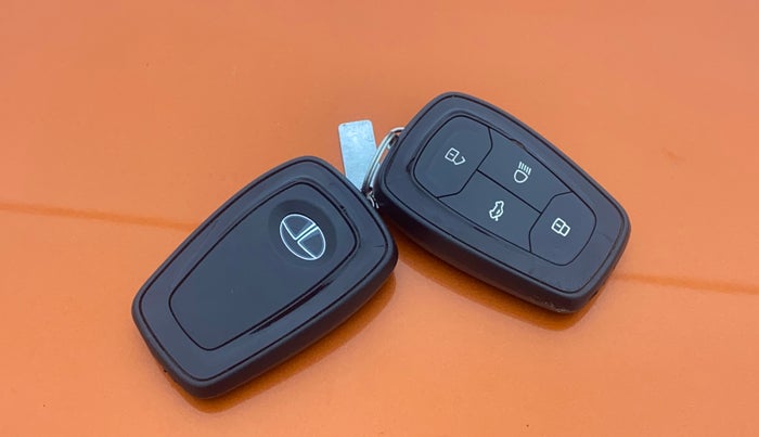 2022 Tata PUNCH CREATIVE  MT, Petrol, Manual, 43,003 km, Key Close Up