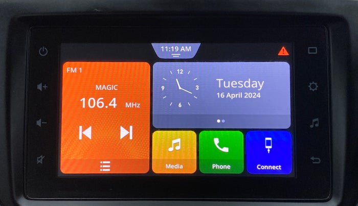 2022 Toyota URBAN CRUISER PREMIUM GRADE MT DUAL TONE, Petrol, Manual, 25,295 km, Infotainment System