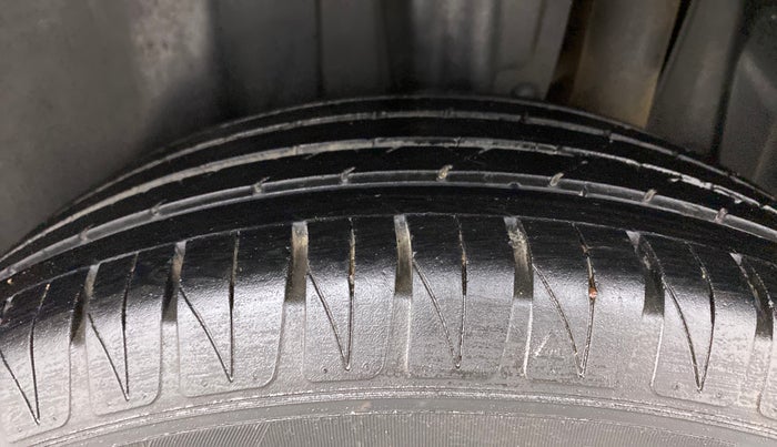 2022 Toyota URBAN CRUISER PREMIUM GRADE MT DUAL TONE, Petrol, Manual, 25,295 km, Left Rear Tyre Tread