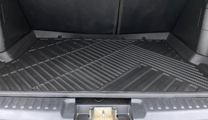 2022 Toyota URBAN CRUISER PREMIUM GRADE MT DUAL TONE, Petrol, Manual, 25,295 km, Boot Inside