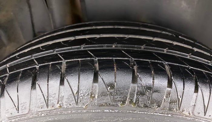 2022 Toyota URBAN CRUISER PREMIUM GRADE MT DUAL TONE, Petrol, Manual, 25,295 km, Right Rear Tyre Tread