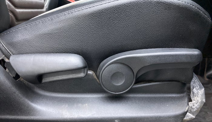 2022 Toyota URBAN CRUISER PREMIUM GRADE MT DUAL TONE, Petrol, Manual, 25,295 km, Driver Side Adjustment Panel