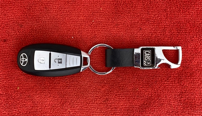 2022 Toyota URBAN CRUISER PREMIUM GRADE MT DUAL TONE, Petrol, Manual, 25,295 km, Key Close Up