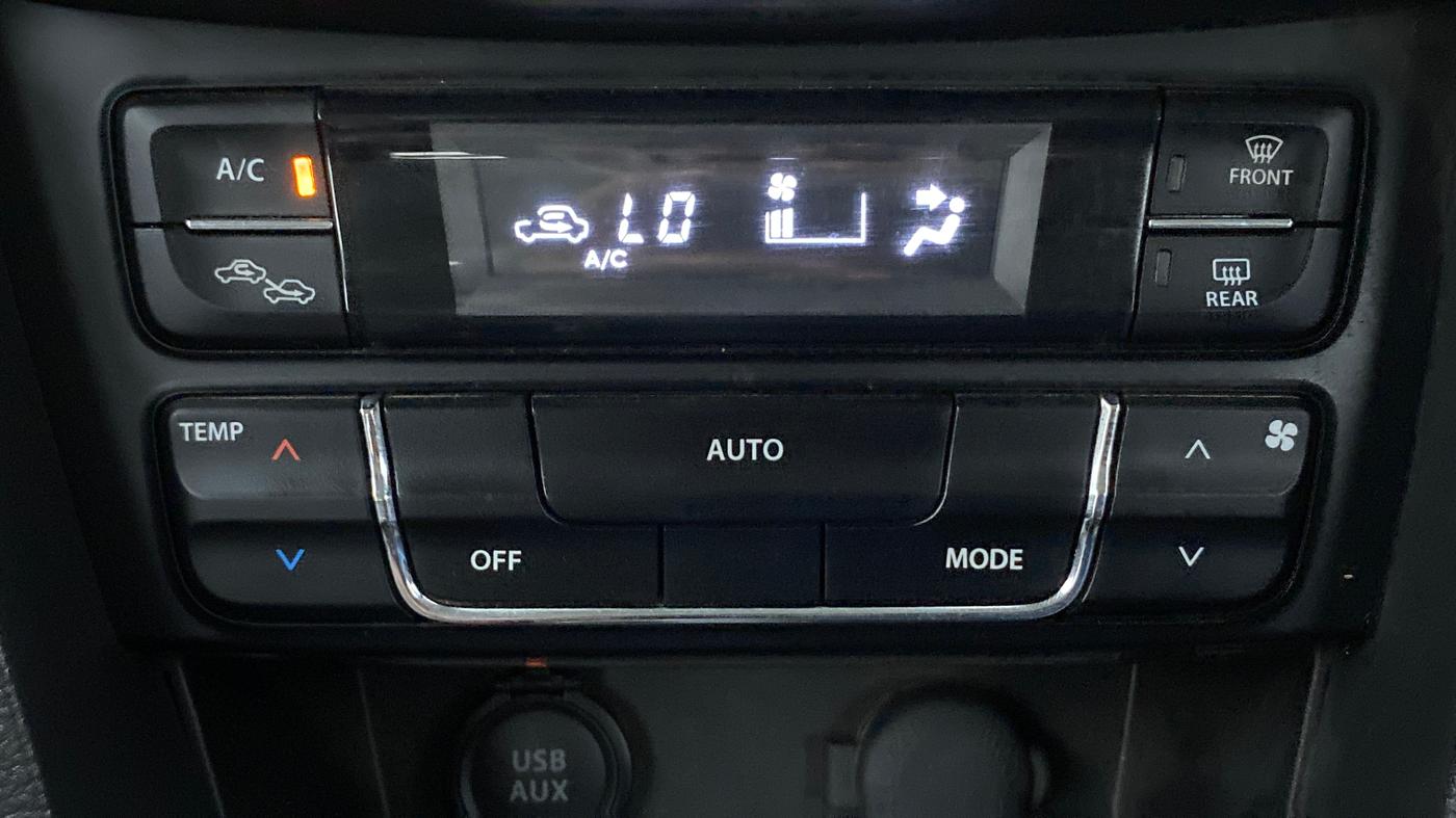 2022 Toyota URBAN CRUISER PREMIUM GRADE MT DUAL TONE, Petrol, Manual, 25,295 km, Automatic Climate Control