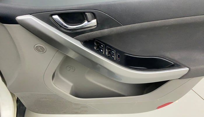 2018 Tata NEXON XZA PLUS PETROL, Petrol, Automatic, 72,697 km, Driver Side Door Panels Control