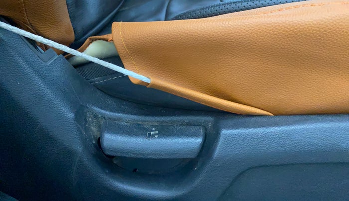 2019 Hyundai Elite i20 MAGNA PLUS 1.2, Petrol, Manual, 86,942 km, Driver Side Adjustment Panel