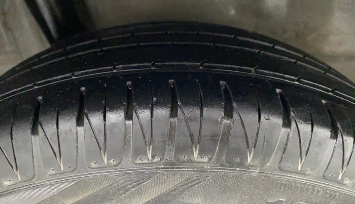 2015 Honda Brio VX AT, Petrol, Automatic, 65,800 km, Right Rear Tyre Tread