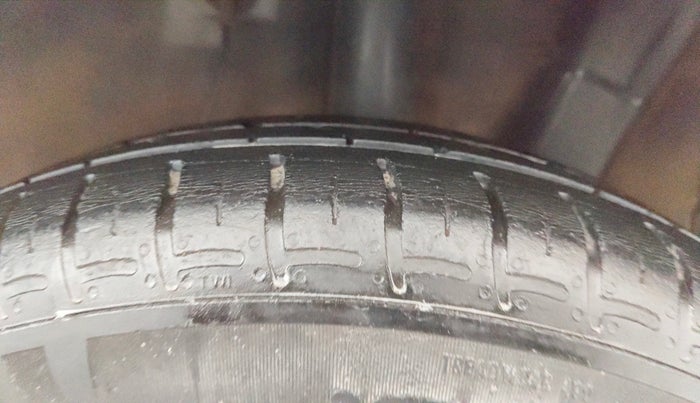 2021 Hyundai GRAND I10 NIOS SPORTZ AMT 1.2 KAPPA VTVT, CNG, Automatic, 28,546 km, Left Rear Tyre Tread