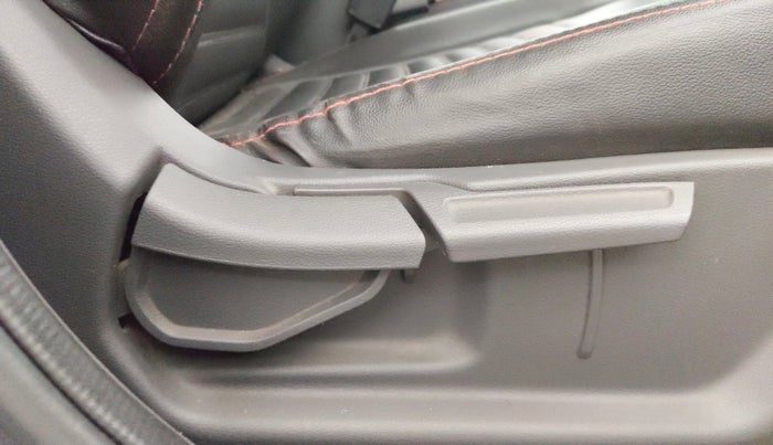 2021 Hyundai GRAND I10 NIOS SPORTZ AMT 1.2 KAPPA VTVT, CNG, Automatic, 28,546 km, Driver Side Adjustment Panel