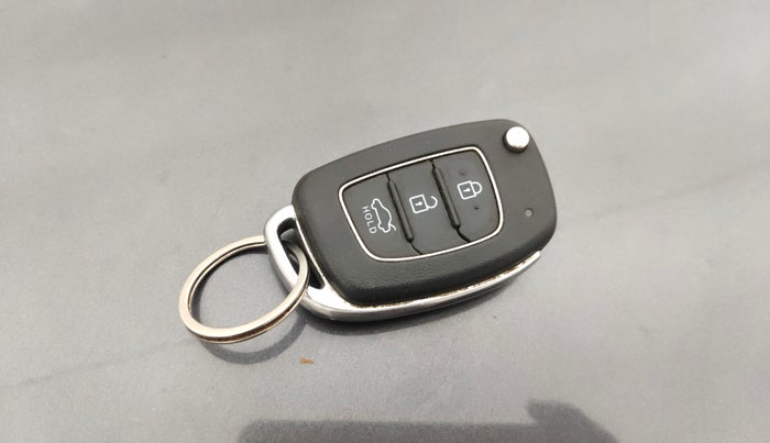 2021 Hyundai GRAND I10 NIOS SPORTZ AMT 1.2 KAPPA VTVT, CNG, Automatic, 28,546 km, Key Close Up