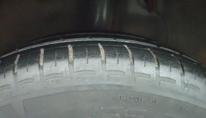 2021 Hyundai GRAND I10 NIOS SPORTZ AMT 1.2 KAPPA VTVT, CNG, Automatic, 28,546 km, Right Rear Tyre Tread