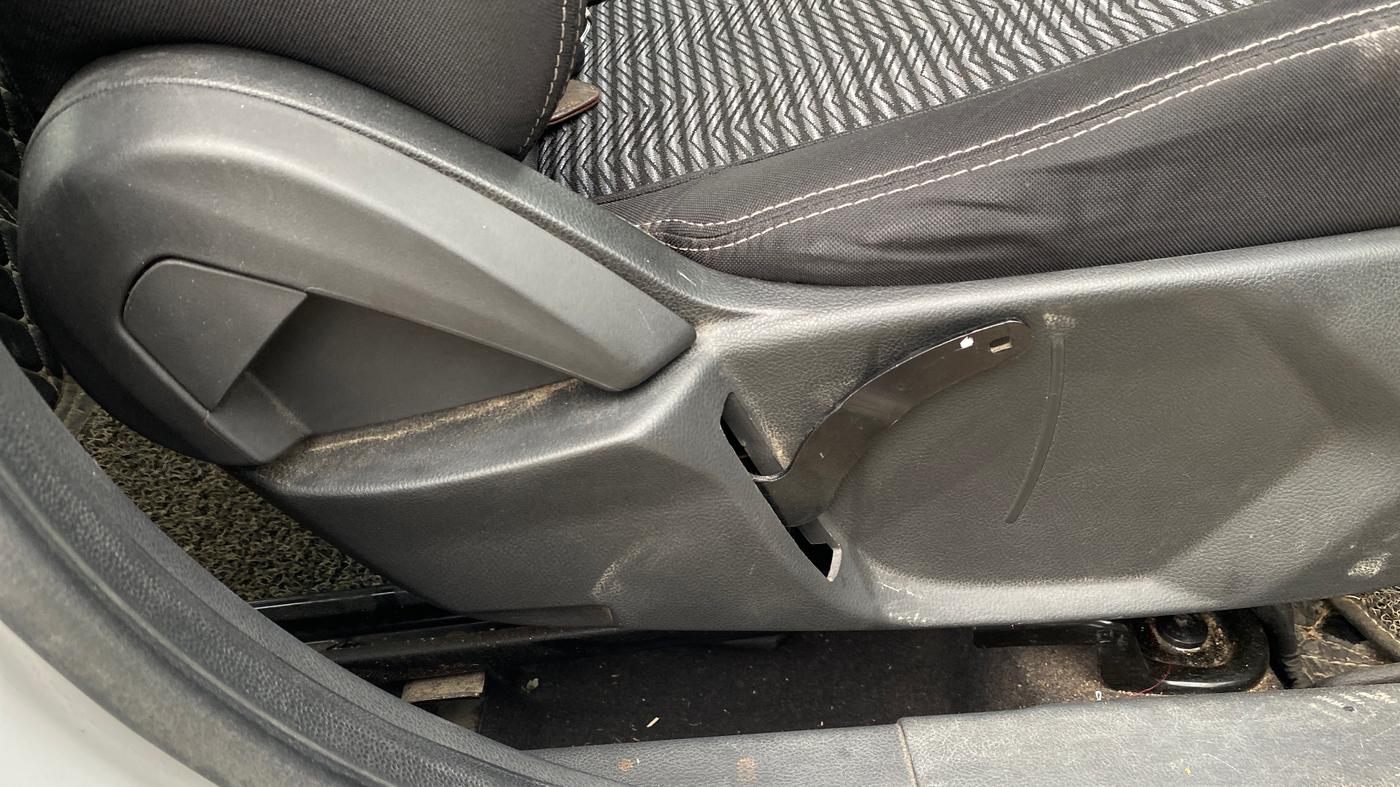 2019 Ford New Figo TITANIUM 1.2 PETROL MT, Petrol, Manual, 64,612 km, Driver Side Adjustment Panel