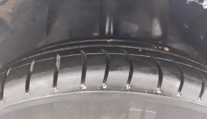 2015 Tata Zest XMS PETROL, Petrol, Manual, 72,066 km, Right Front Tyre Tread