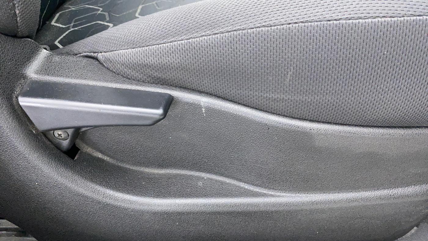 2017 Tata Tiago XT 1.2 REVOTRON, Petrol, Manual, 15,250 km, Driver Side Adjustment Panel