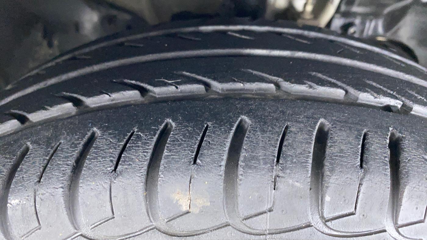 2017 Tata Tiago XT 1.2 REVOTRON, Petrol, Manual, 15,250 km, Right Front Tyre Tread