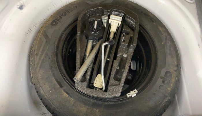 2014 Volkswagen Polo HIGHLINE1.5L, Diesel, Manual, 1,13,270 km, Spare Tyre