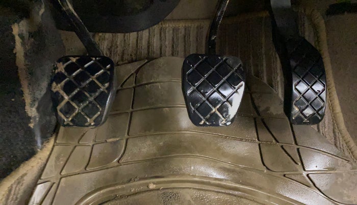 2014 Volkswagen Polo HIGHLINE1.5L, Diesel, Manual, 1,13,270 km, Pedals