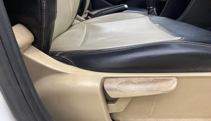 2014 Volkswagen Polo HIGHLINE1.5L, Diesel, Manual, 1,13,270 km, Driver Side Adjustment Panel