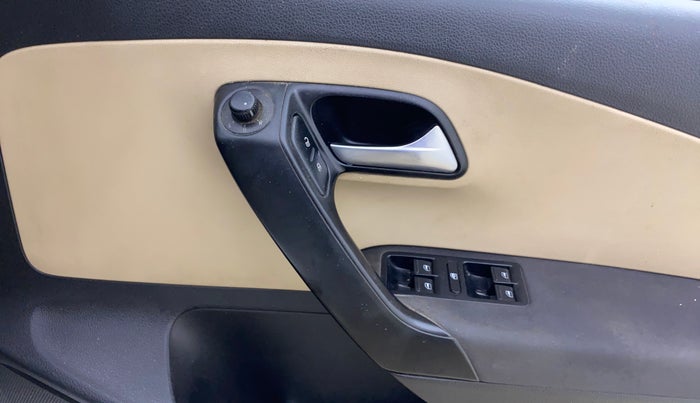 2014 Volkswagen Polo HIGHLINE1.5L, Diesel, Manual, 1,13,270 km, Driver Side Door Panels Control