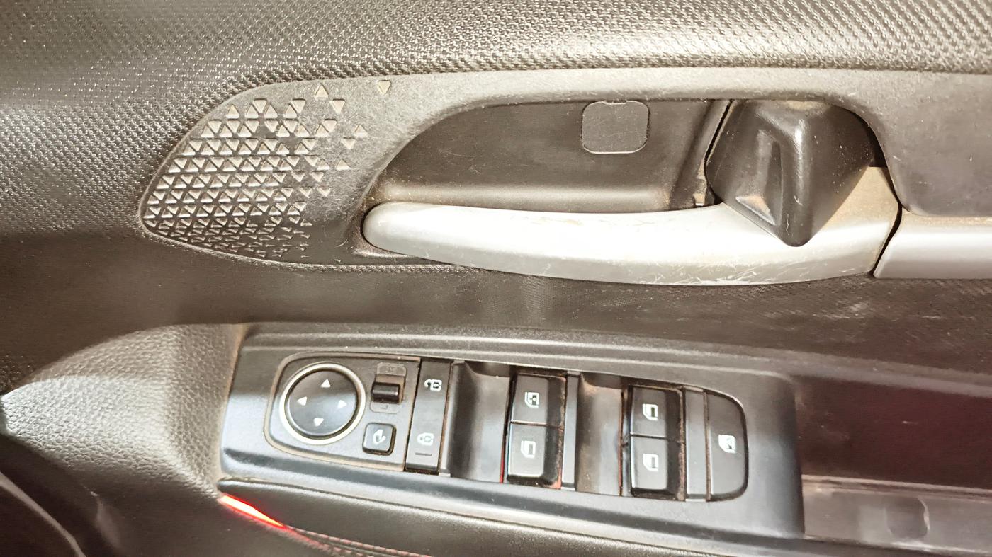 2020 KIA SONET GTX PLUS 1.0 DCT, Petrol, Automatic, 1,09,407 km, Driver Side Door Panels Control