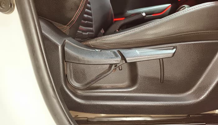 2020 KIA SONET GTX PLUS 1.0 DCT, Petrol, Automatic, 1,08,797 km, Driver Side Adjustment Panel