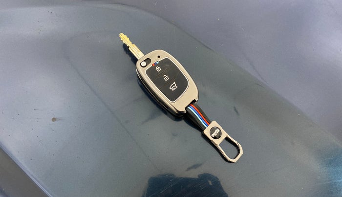 2020 Hyundai GRAND I10 NIOS MAGNA CORPORATE EDITION 1.2 KAPPA VTVT, Petrol, Manual, 26,824 km, Key Close Up