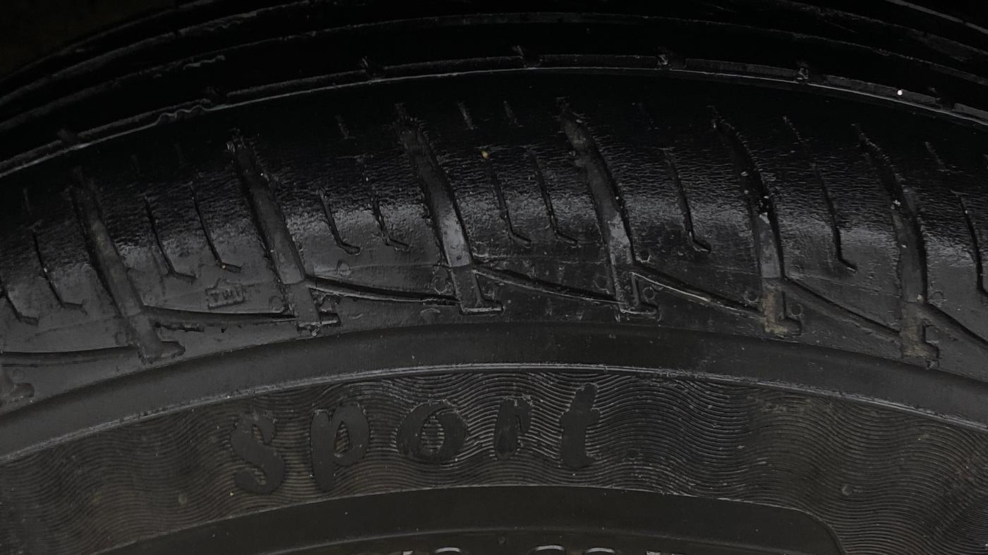 2014 Renault Duster RXL PETROL, Petrol, Manual, 54,447 km, Left Rear Tyre Tread