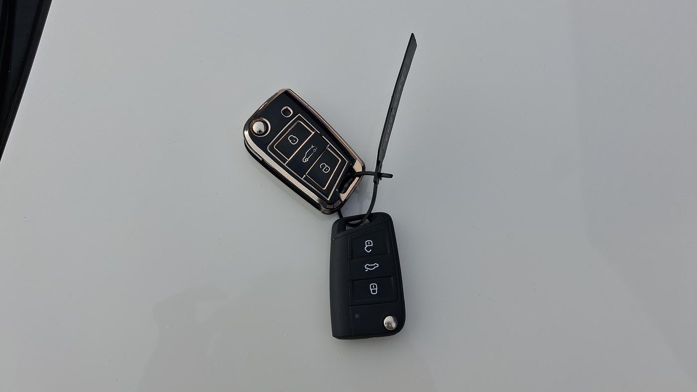 2023 Skoda SLAVIA STYLE 1.0L TSI AT, Petrol, Automatic, 83,399 km, Key Close Up