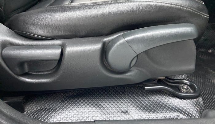 2019 Honda WR-V 1.5 i-DTEC VX MT, Diesel, Manual, 30,092 km, Driver Side Adjustment Panel