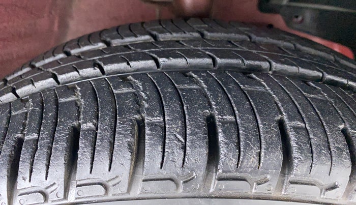 2017 Mahindra KUV 100 NXT K2 6 STR, Petrol, Manual, 10,139 km, Right Front Tyre Tread