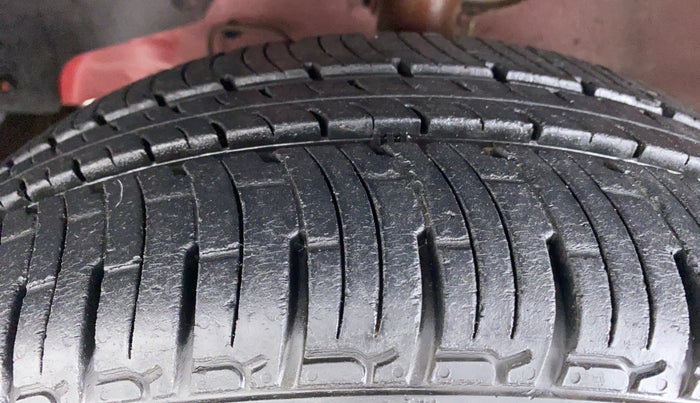 2017 Mahindra KUV 100 NXT K2 6 STR, Petrol, Manual, 10,139 km, Left Front Tyre Tread