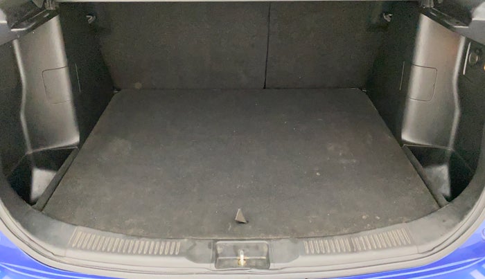 2015 Maruti S Cross ALPHA 1.3, Diesel, Manual, 59,880 km, Boot Inside