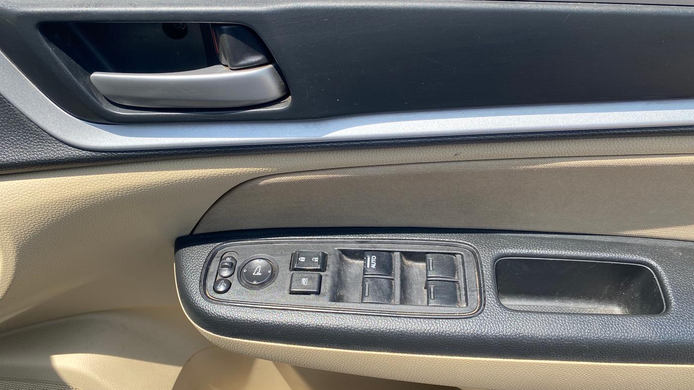 2024 Honda Amaze 1.2L I-VTEC VX, CNG, Manual, 27,974 km, Driver Side Door Panels Control