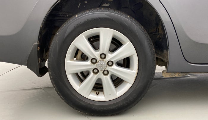 2014 Toyota Corolla Altis G AT, Petrol, Automatic, 98,018 km, Right Rear Wheel