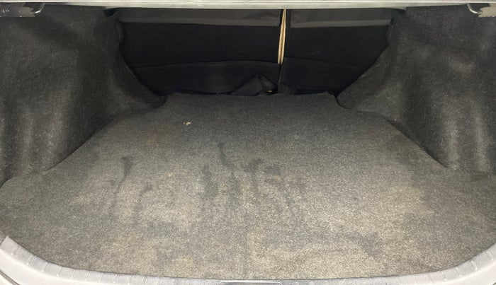 2014 Toyota Corolla Altis G AT, Petrol, Automatic, 98,018 km, Boot Inside
