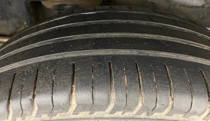 2014 Toyota Corolla Altis G AT, Petrol, Automatic, 98,018 km, Left Rear Tyre Tread