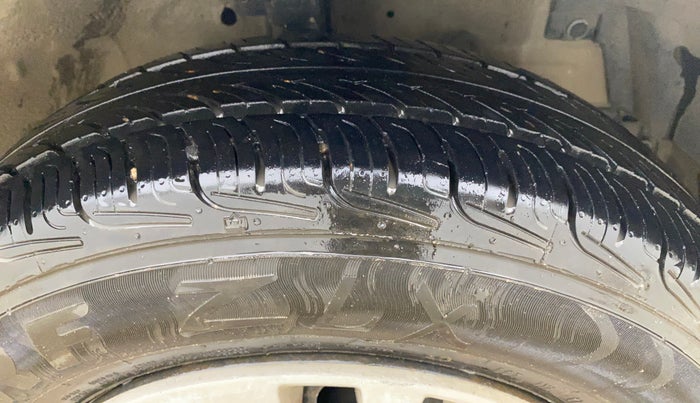 2015 Maruti Swift Dzire VXI, Petrol, Manual, 98,682 km, Right Front Tyre Tread