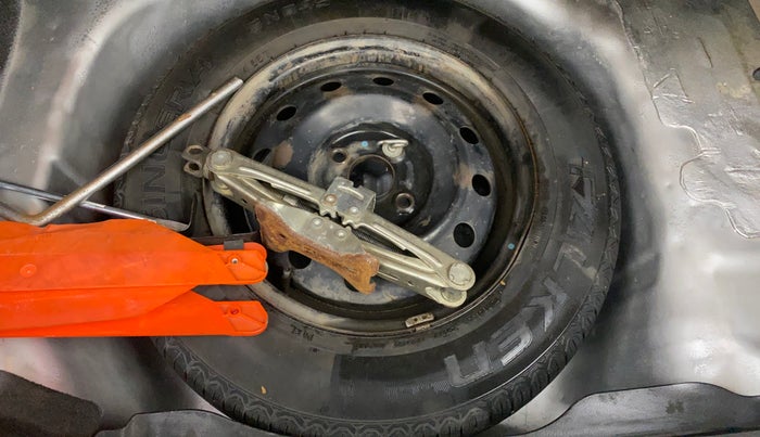 2015 Maruti Swift Dzire VXI, Petrol, Manual, 98,682 km, Spare Tyre