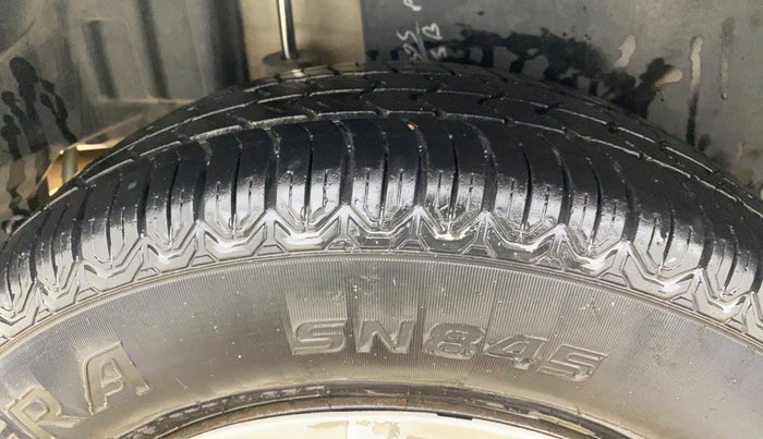 2015 Maruti Swift Dzire VXI, Petrol, Manual, 98,682 km, Right Rear Tyre Tread