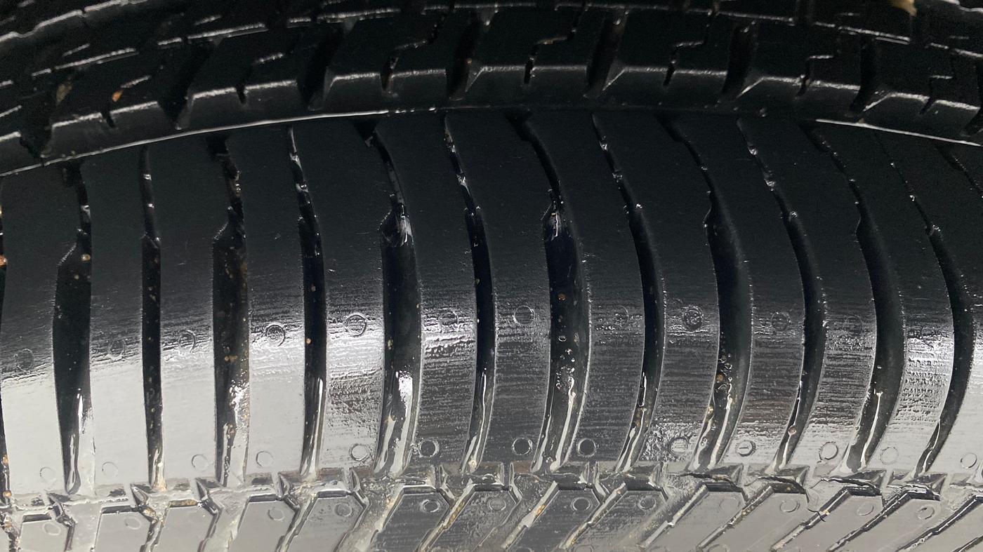 2015 Ford Ecosport TITANIUM 1.5L PETROL AT, Petrol, Automatic, 1,04,774 km, Right Rear Tyre Tread