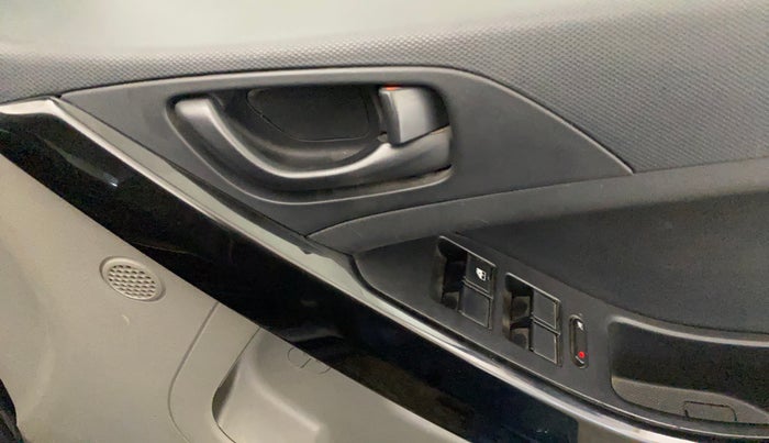 2019 Tata NEXON XMA PETROL, Petrol, Automatic, 49,278 km, Driver Side Door Panels Control