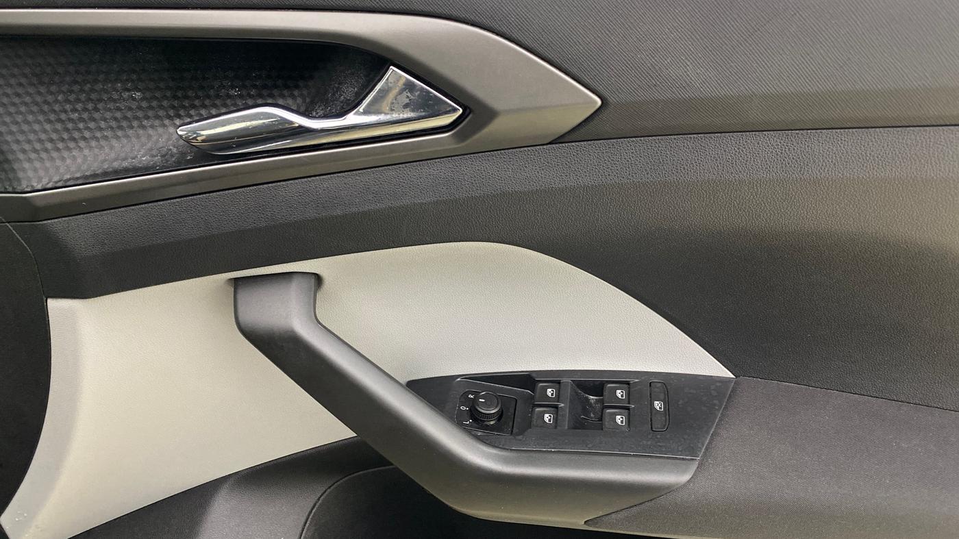 2022 Skoda KUSHAQ AMBITION 1.0L TSI AT, Petrol, Automatic, 24,994 km, Driver Side Door Panels Control