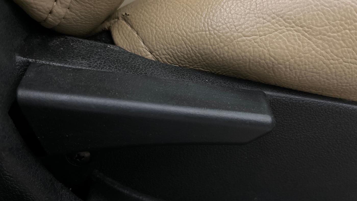 2018 Tata NEXON XM PETROL, Petrol, Manual, 25,218 km, Driver Side Adjustment Panel