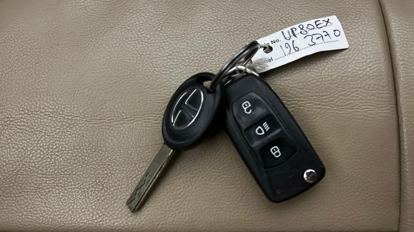 2018 Tata NEXON XM PETROL, Petrol, Manual, 25,218 km, Key Close Up
