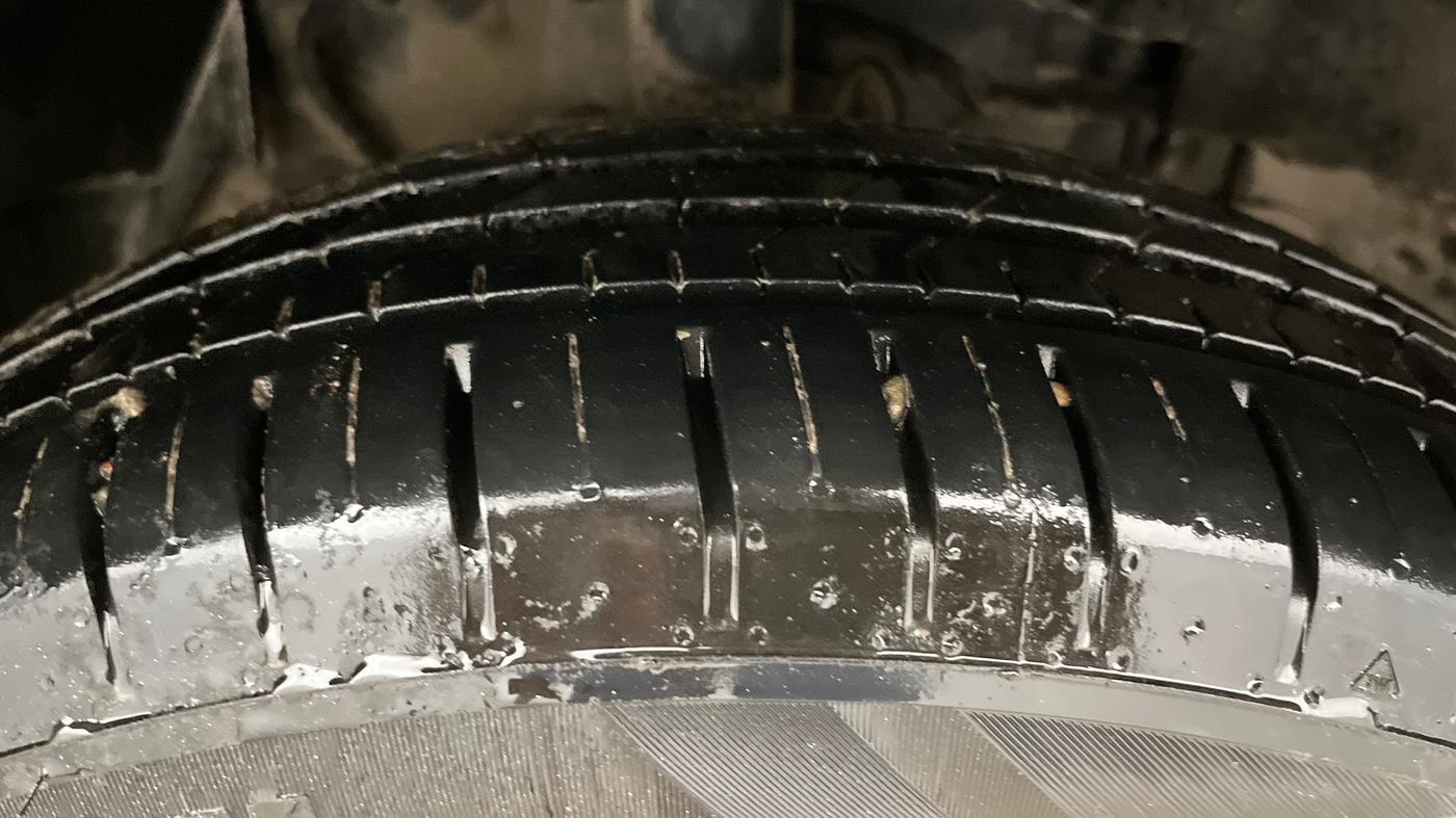 2018 Tata NEXON XM PETROL, Petrol, Manual, 25,218 km, Right Front Tyre Tread