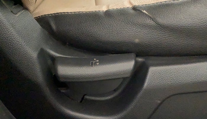 2016 Hyundai Elite i20 MAGNA 1.2, Petrol, Manual, 57,965 km, Driver Side Adjustment Panel
