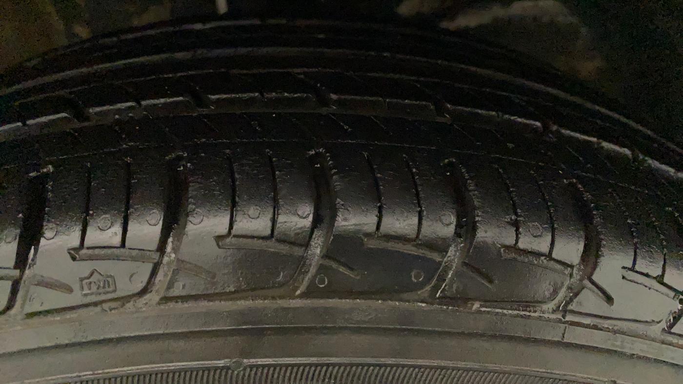 2017 Maruti Baleno DELTA PETROL 1.2, Petrol, Manual, 31,221 km, Left Front Tyre Tread